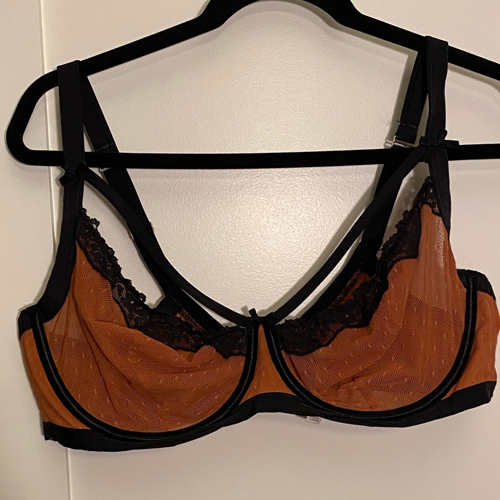 Cacique unlined strappy bra size 42C